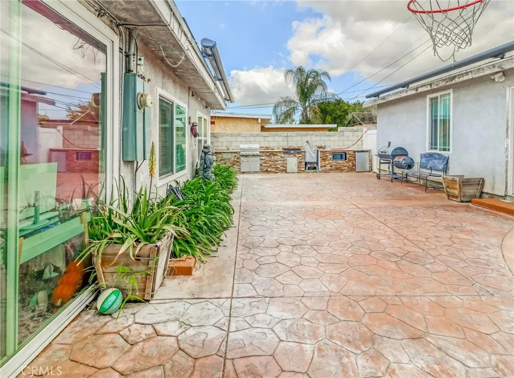 1401 W 165th Street, Compton, California 90220 home-pic-24